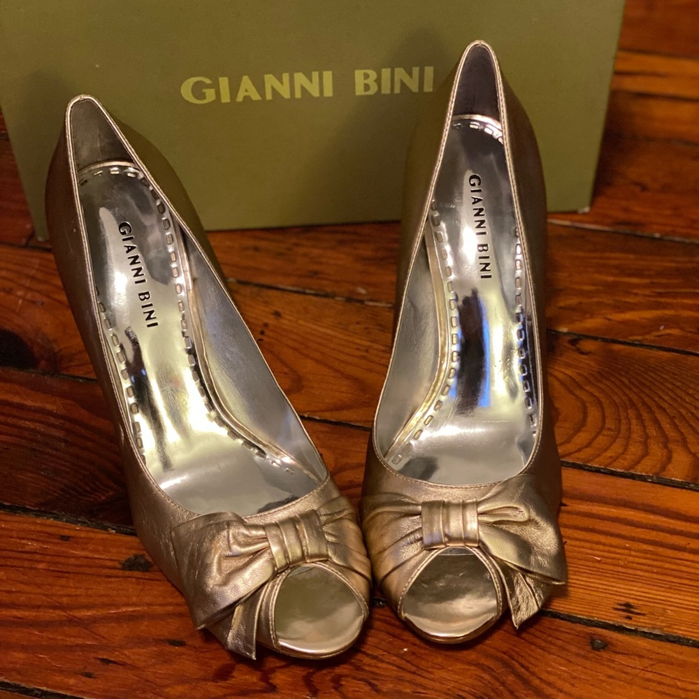 Gianni Bini Sand Gold Leather Heels Size 9.5